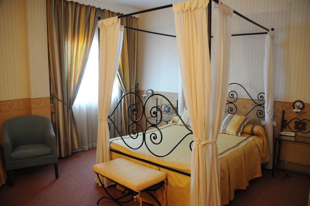 Hotel Las Yucas Atarfe Bagian luar foto