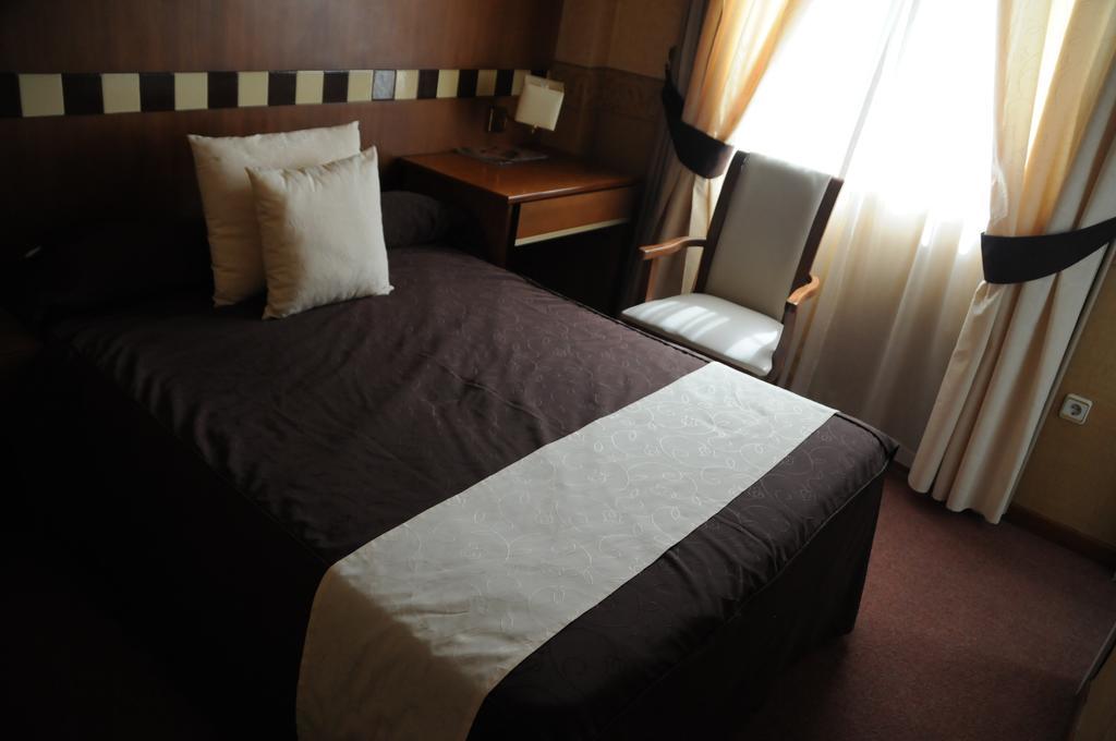 Hotel Las Yucas Atarfe Bagian luar foto
