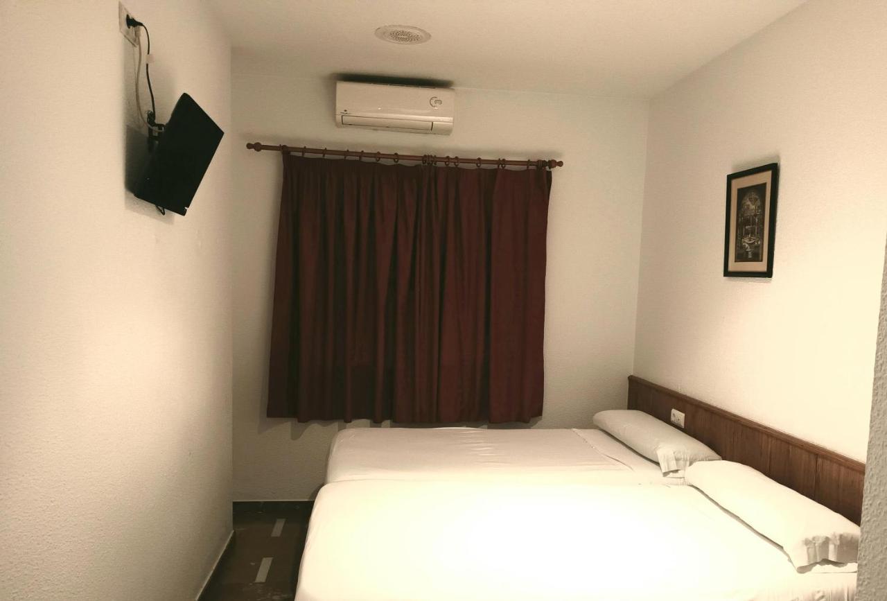 Hotel Las Yucas Atarfe Bagian luar foto