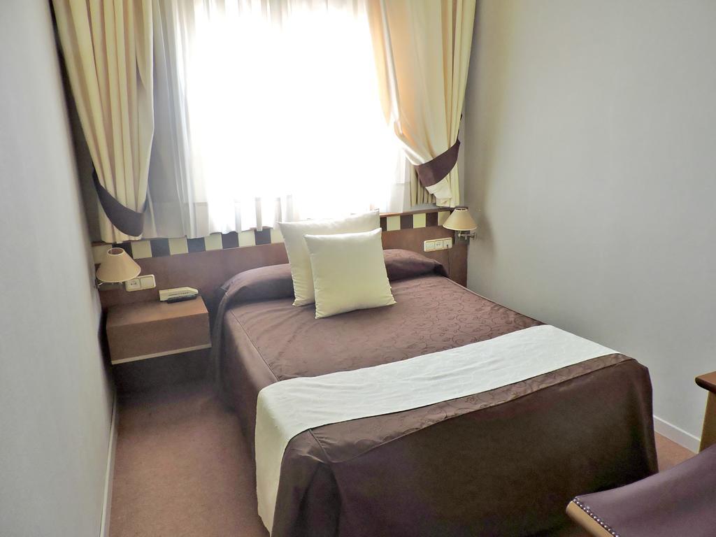 Hotel Las Yucas Atarfe Bagian luar foto
