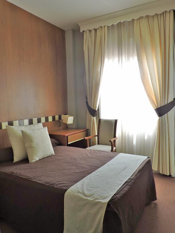 Hotel Las Yucas Atarfe Bagian luar foto