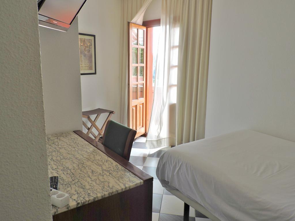 Hotel Las Yucas Atarfe Bagian luar foto